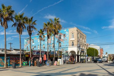 A picture of the Venice Kinesis mural, created in 2010 by Rip Cronk.