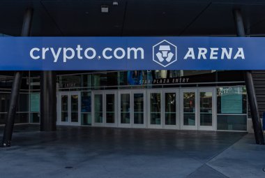 Crypto.com Arena 'nın girişlerinden birinin resmi..