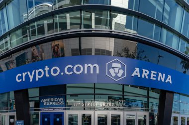 Crypto.com Arena 'nın girişlerinden birinin resmi..