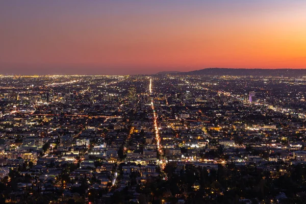 日没時のロサンゼルス中心部の広がりの写真 — ストック写真
