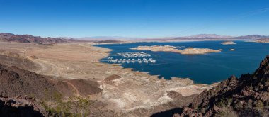 Lakeview Overlook 'dan Mead Gölü' nün panoramik bir resmi..