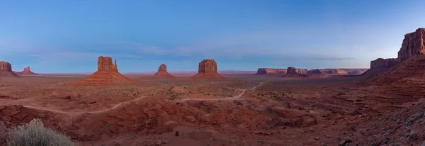 Ein Panoramabild Der Landschaft Monument Valley Bei Sonnenuntergang Mit Den — Stockfoto