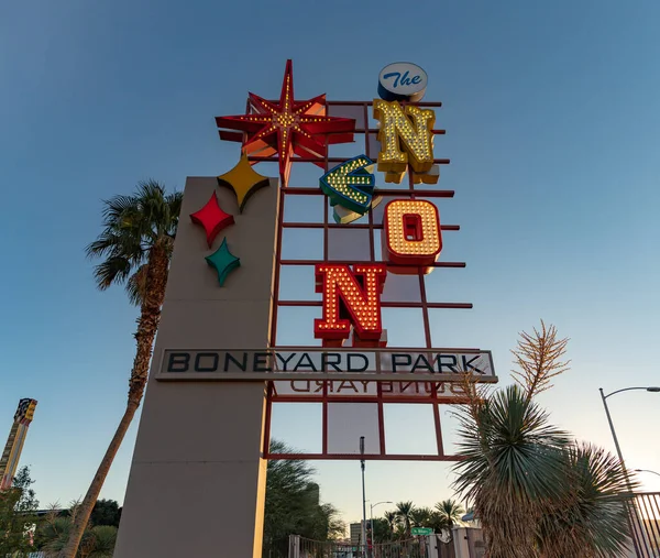 Una Foto Del Colorato Cartello Neon Boneyard Park — Foto Stock