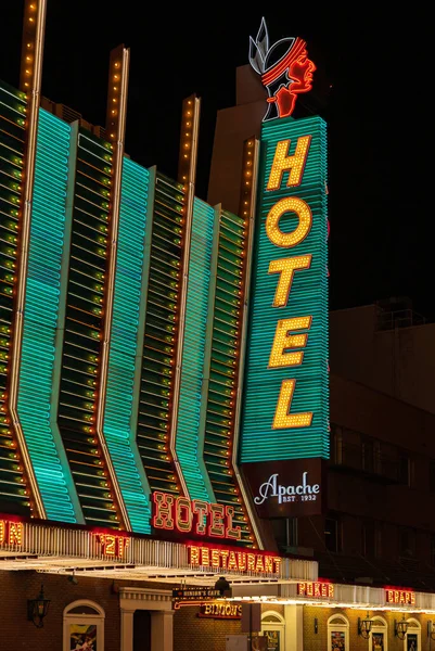 Una Foto Dei Cartelli Neon All Hotel Apache — Foto Stock