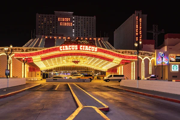 ปภาพทางเข าโรงแรม Circus Circus และคาส โนในเวลากลางค — ภาพถ่ายสต็อก