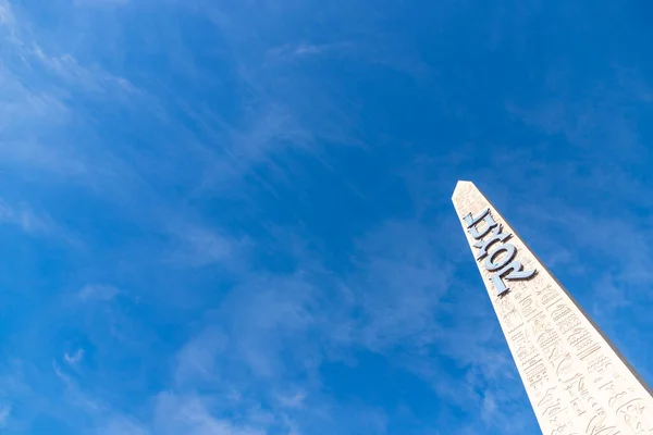 Een Schilderstuk Van Obelisk Van Luxor Hotel Casino Tegen Een — Stockfoto