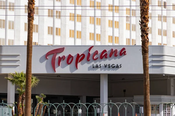 ภาพของป ายท Tropicana Las Vegas Doubletree โดย Hilton Hotel — ภาพถ่ายสต็อก
