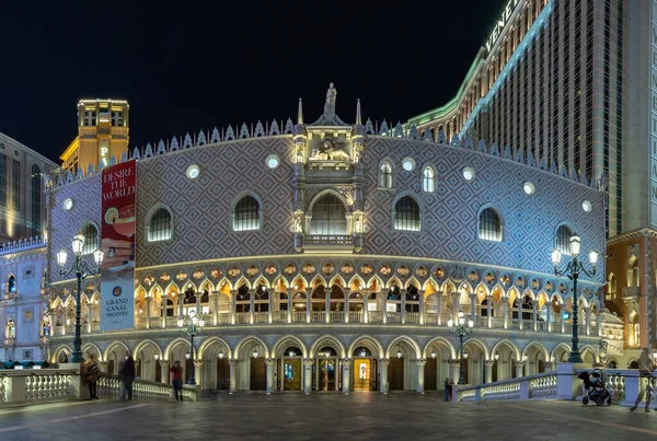 Фотография Дворца Дожей Венецианского Лас Вегаса Ночью — стоковое фото
