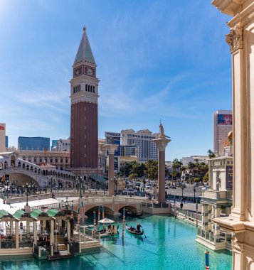 Solunda Campanile Kulesi olan Venedik Las Vegas 'ının resmi..