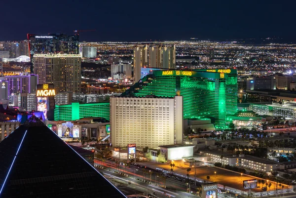 Zdjęcie Las Vegas Nocy Pokazujące Mgm Grand Tropicana Las Vegas — Zdjęcie stockowe