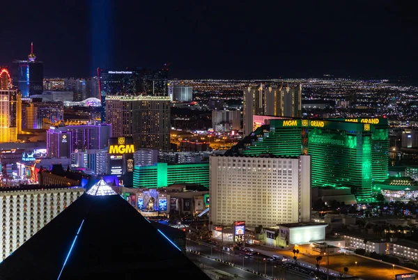 Zdjęcie Las Vegas Nocy Pokazujące Mgm Grand Tropicana Las Vegas — Zdjęcie stockowe