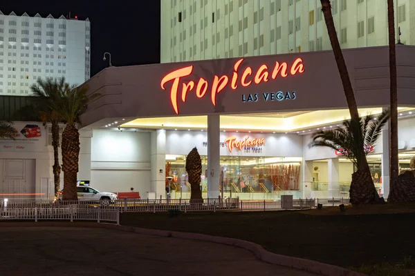 Kép Bejárat Tropicana Las Vegas Doubletree Hilton Hotel Éjjel — Stock Fotó