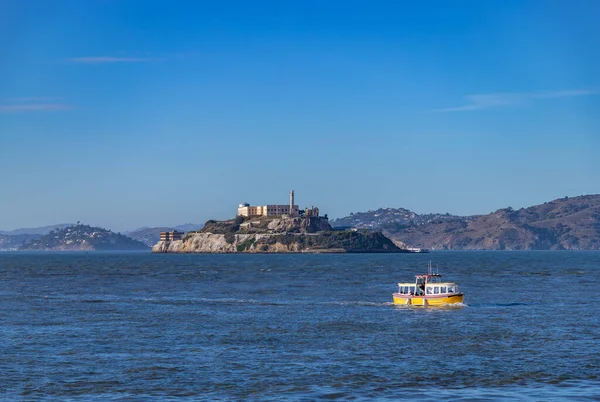 Een Foto Van Het Eiland Alcatraz Omliggende Baai Van San — Stockfoto