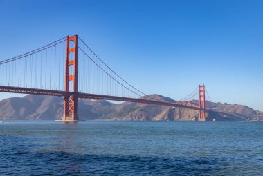 Torpido Rıhtımı 'ndan Golden Gate Köprüsü' nün bir resmi..