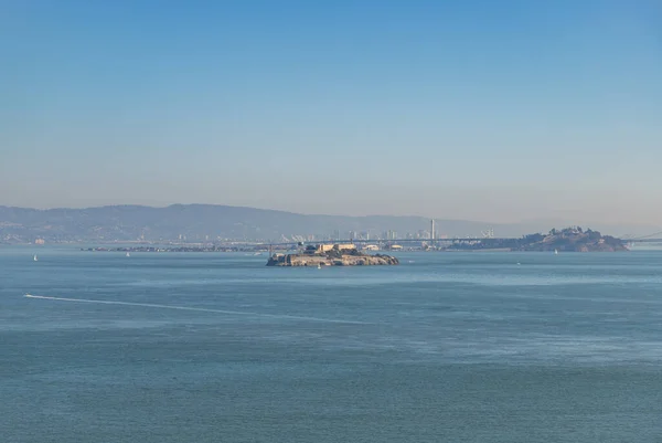 Une Photo Île Alcatraz Baie San Francisco Environnante — Photo