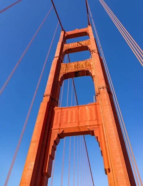 Close Picture Golden Gate Bridge Tower Seen Close — Stock Photo, Image