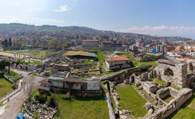 İzmir 'deki İzmir Agora Antik Şehir kalıntılarının bir resmi.