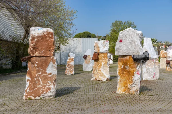 Фотографія Виставки Камінням Валізами Виставці Галереї Мистецтв Культурного Парку Частина — стокове фото
