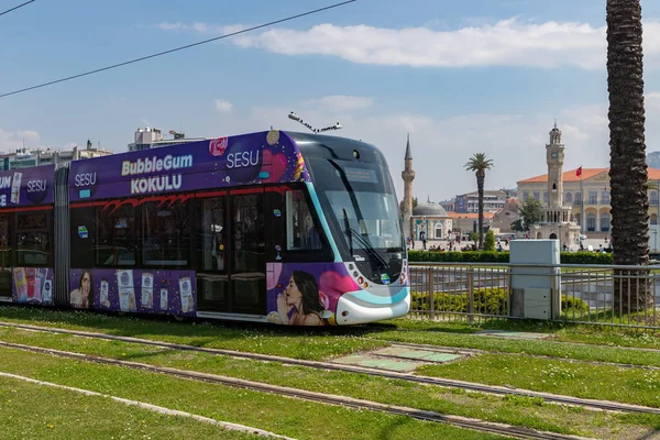 Bild Einer Straßenbahn Izmir Mit Dem Uhrturm Von Izmir Und — Stockfoto