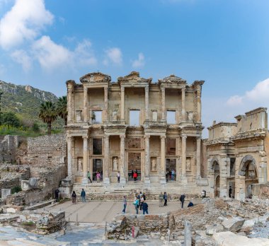 Efes 'teki Celsus Kütüphanesi' nin bir resmi..