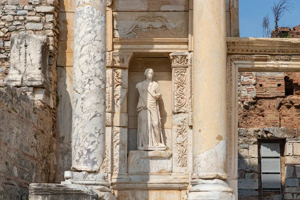 Obrázek Sochy Sophie Celsově Knihovně Starověkém Městě Efezu Představující Moudrost — Stock fotografie