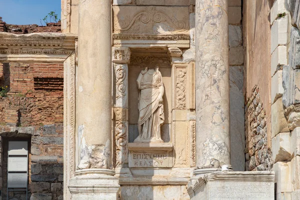 エペソ古代都市のケレス図書館のエンノア像の絵 — ストック写真