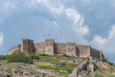 Selcuk 'taki Selcuk Şatosu veya Ayasuluk Şatosu' nun bir resmi.