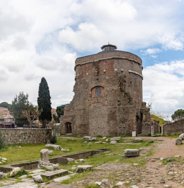 Bergama 'daki Kızıl Bazilika' daki Kurtulus Camii 'nin bir resmi..