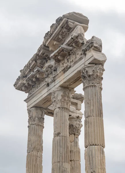 Una Imagen Sección Superior Del Templo Trajano Ciudad Antigua Pérgamo —  Fotos de Stock