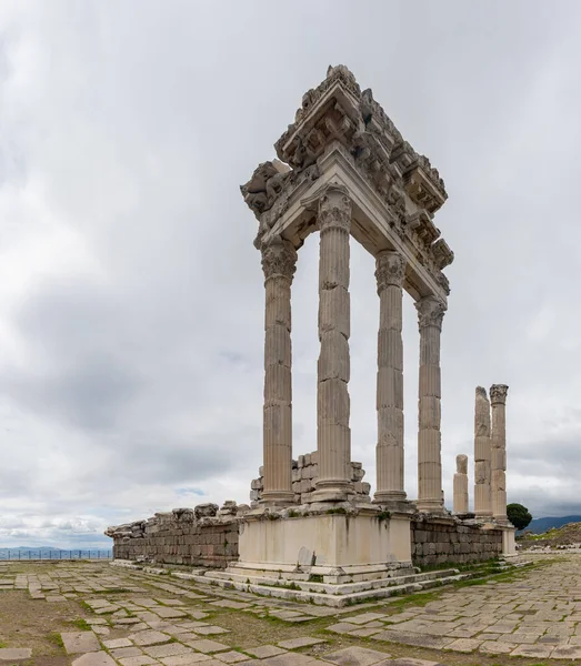 Uma Foto Templo Trajano Cidade Antiga Pérgamo — Fotografia de Stock