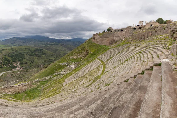 Pergamon Antik Şehir Tiyatrosu 'nun bir resmi..