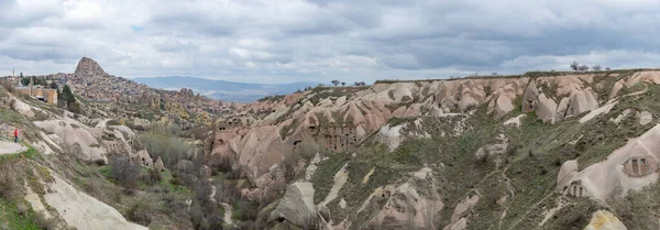 Panoramatický Snímek Města Uchisar Pigeon Valley Zatažený Den — Stock fotografie