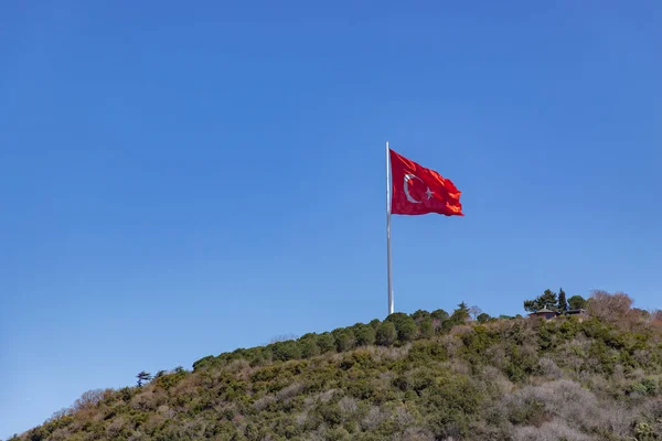 Picture Turkish Flag Atop Hill — Stock Photo, Image