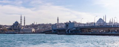 Galata Köprüsü, Yeni Cami ve Süleyman Camii 'nin bir resmi.