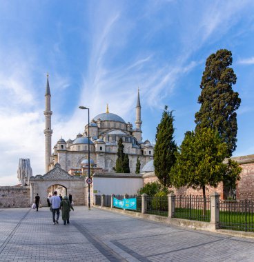 İstanbul 'daki Fatih Camii' nin bir resmi.