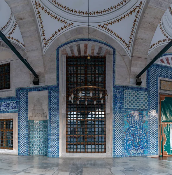 Uma Imagem Fachada Colorida Deslumbrante Mesquita Rustem Pasha Istambul — Fotografia de Stock
