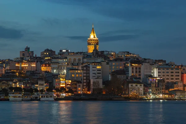 Egy Kép Beyoglu Kerületi Vízpartról Galata Toronyról Éjszaka — Stock Fotó