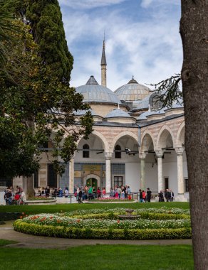 Avlu III 'ün bir resmi, Topkapı Sarayı kompleksinin bir parçası..