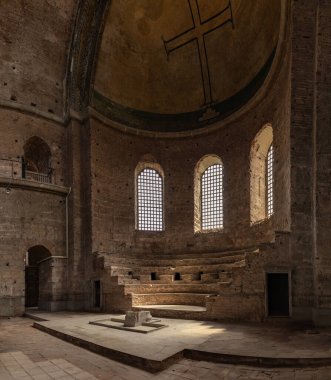 Hagia Irene 'in iç kısmının resmi, Topkapı Sarayı kompleksinin bir parçası..