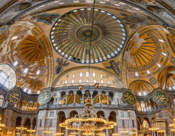 伊斯坦布尔索菲亚海格五彩斑斓的内部图景 — 图库照片