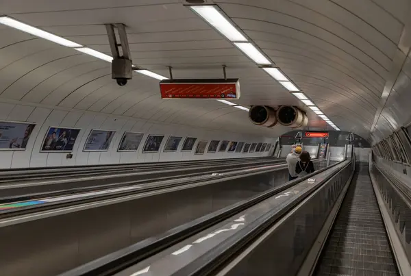 Bild Rulltrappor Inne Tunnelbanestation Budapest — Stockfoto