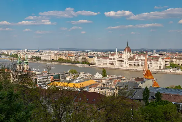 Ein Bild Von Einigen Budapester Sehenswürdigkeiten Wie Dem Ungarischen Parlamentsgebäude — Stockfoto