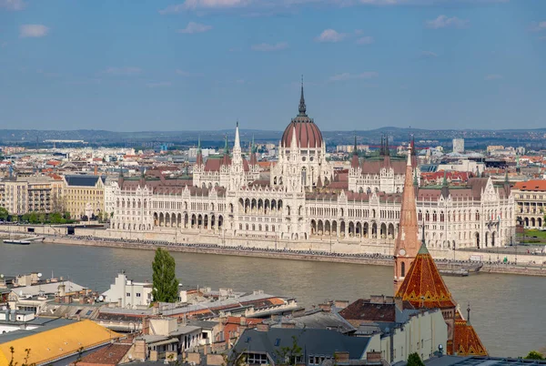 A picture of the Hungarian Parliament Building.