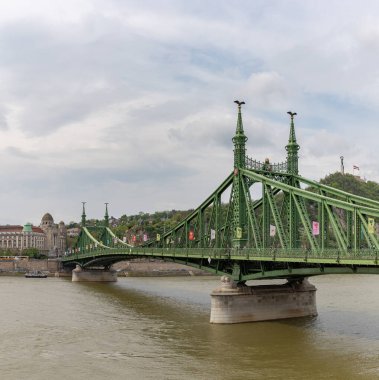 Özgürlük Köprüsü 'nün bir resmi..