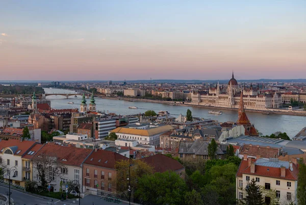 Bild Många Budapests Landmärken Över Donau Vid Solnedgången Såsom Den — Stockfoto