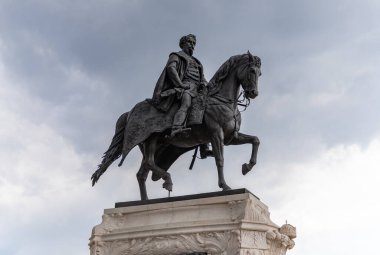 Kont Gyula Andrassy 'nin heykeli..