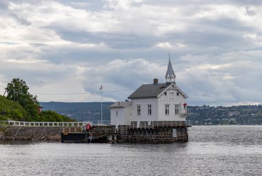 Heggholmen Deniz Feneri 'nin bir resmi.