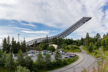 Oslo 'daki Holmenkollen Kayak Tepesi' nin bir resmi..