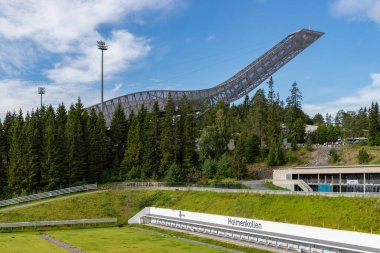 Oslo 'daki Holmenkollen Kayak Tepesi' nin bir resmi..