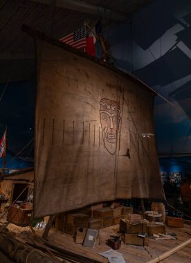 Kon-Tiki Müzesi 'ndeki Kon-Tiki salının resmi..